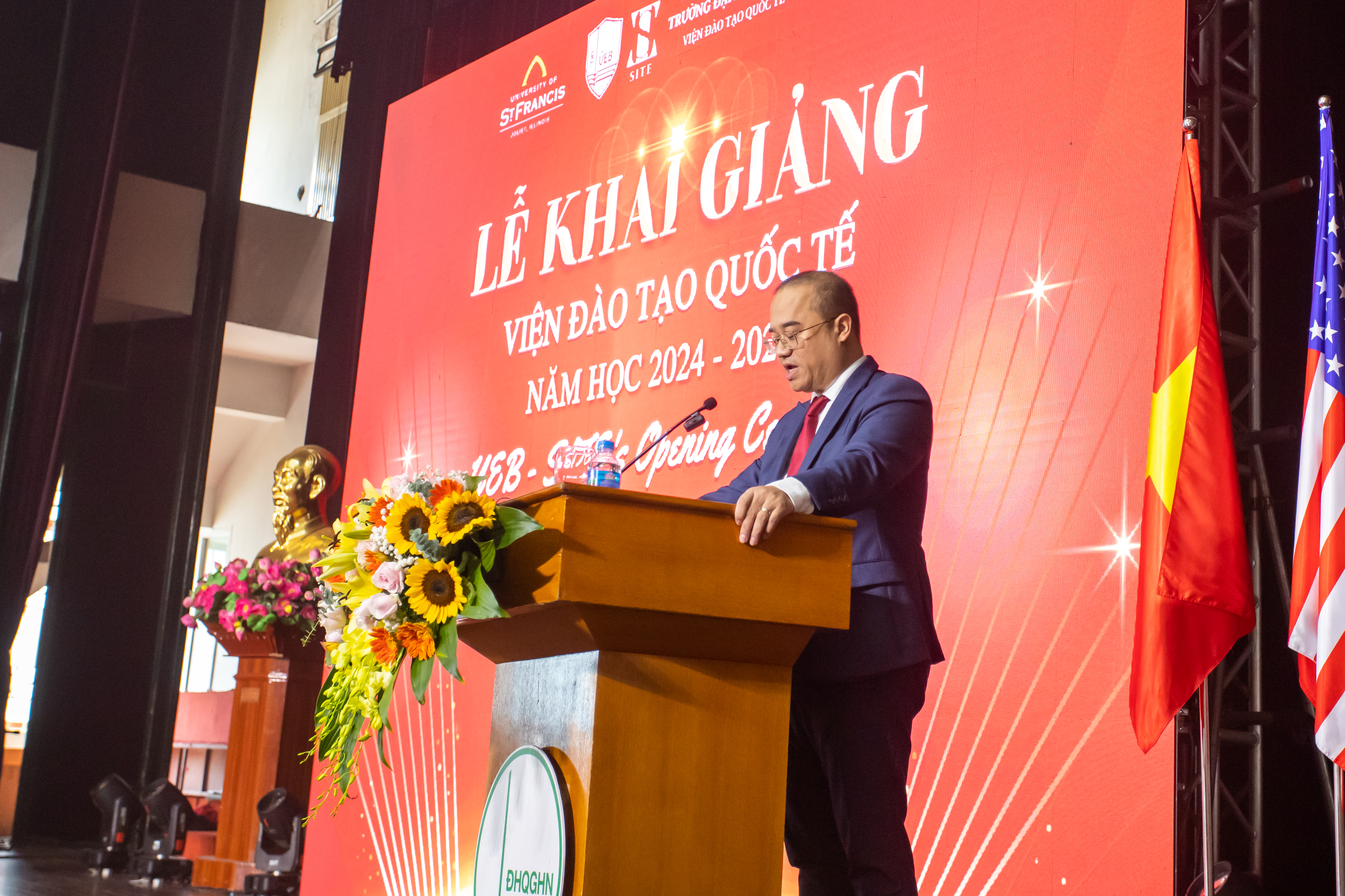 Lễ khai giảng năm học 2024-2025 của Viện Đào tạo Quốc tế, Trường Đại học Kinh tế - ĐHQGHN: Rực rỡ và tràn đầy hứa hẹn